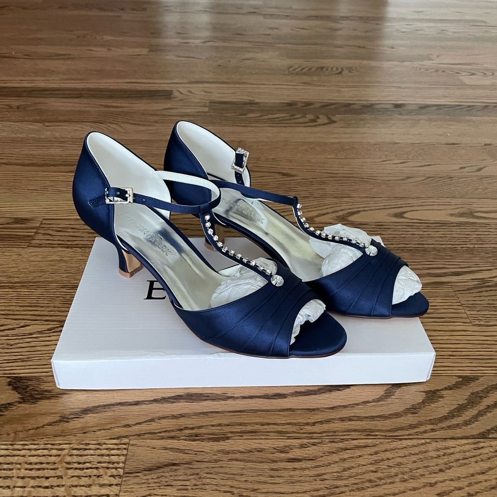 Elegant Park Navy Heels Women’s 8